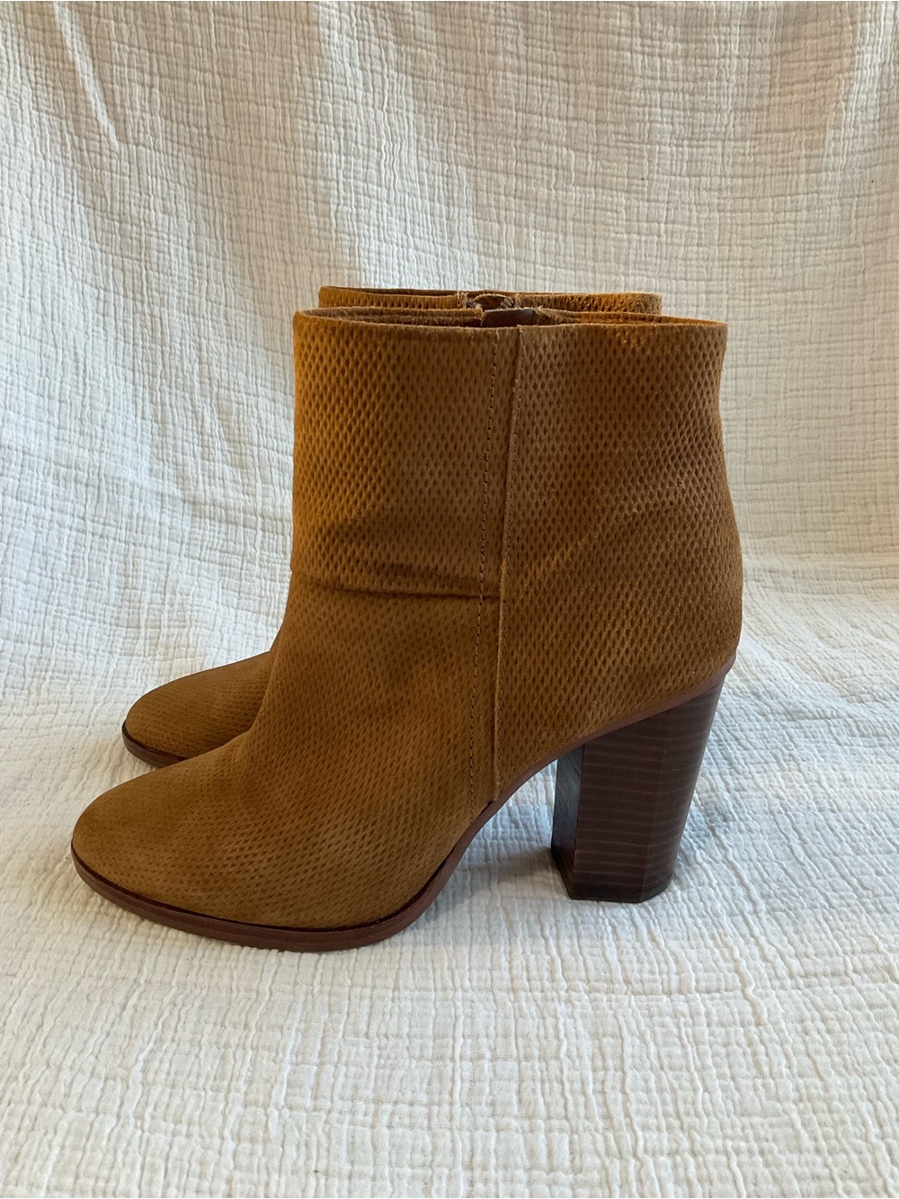 Vince Camuto Brown Ankle Boots Sz 9.5 Women's - Suede Leather Bootie Block Heel